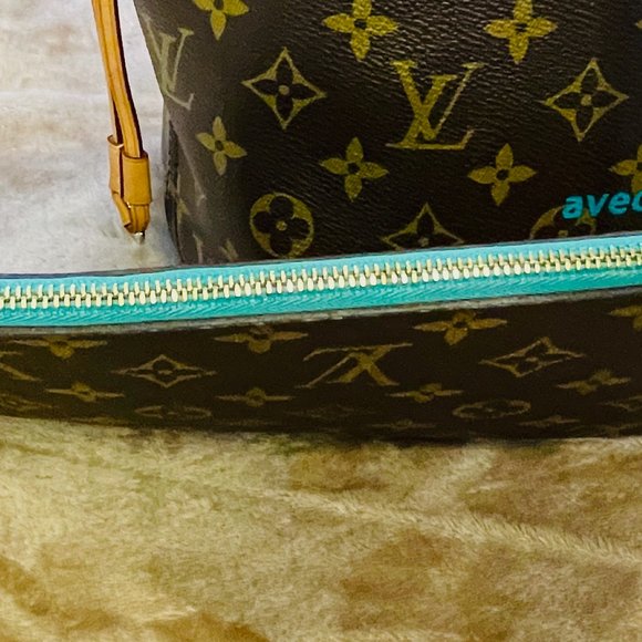 Louis Vuitton Neverfull MM Grenade in Turquoise - Picture 11 of 16